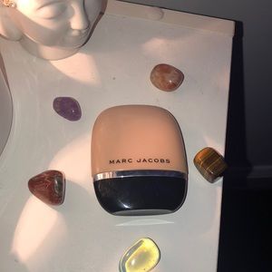 Marc Jacobs Shameless Youthful 24H Foundation R230